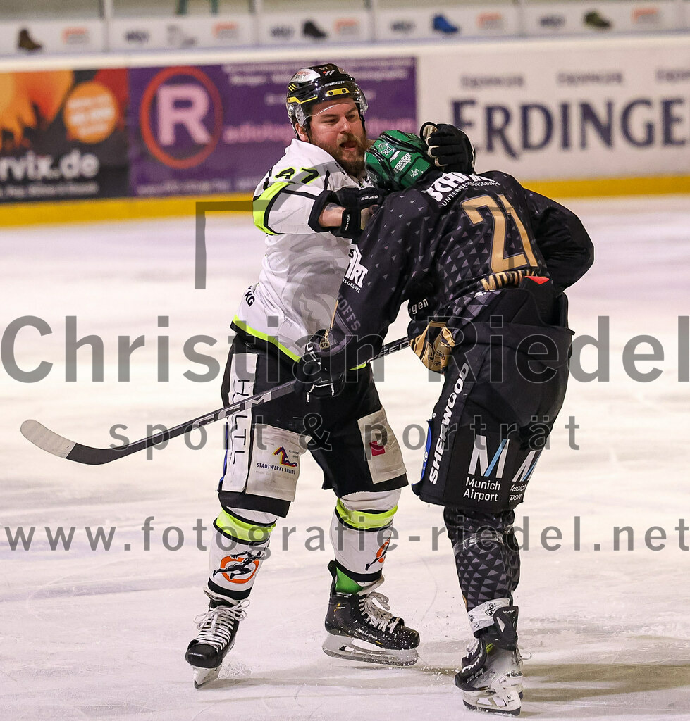 2024-03-01_135_TSV_Erding_gegen_ERSC_Amberg | Erding, Deutschland, 01.03.2024:
Eishockey, Bayernliga Playoffs 2023 / 2024, 5. Spieltag, TSV Erding gegen ERSC Amberg, Endergebnis: 9:0

Daniel Krieger (ERSC Amberg, #97), Erik Modlmayr (Erding Gladiators, #21)

Foto: Christian Riedel / fotografie-riedel.net