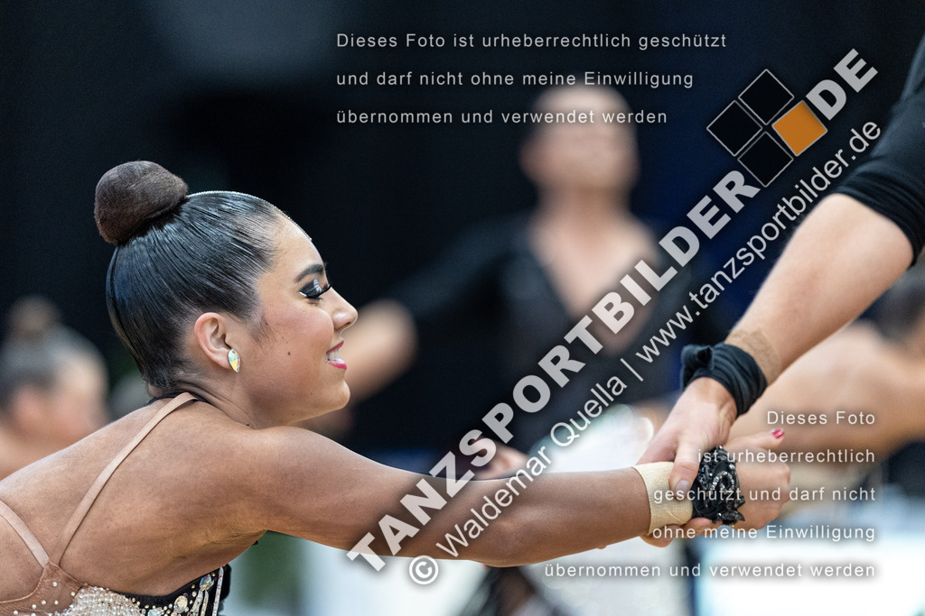20240406-10543 | Hier finden Sie Tanz Bilder vom Latein und Standard Formationen tanzen. Sportbilder vom Tanzsport. Schöne Fotos und von Weltmeisterschaft, Europameisterschaft, Bundesliga, Regionalliga, Oberliga und Landesliga sowie von GOC Stuttgart, DanceComp, WM Bremen