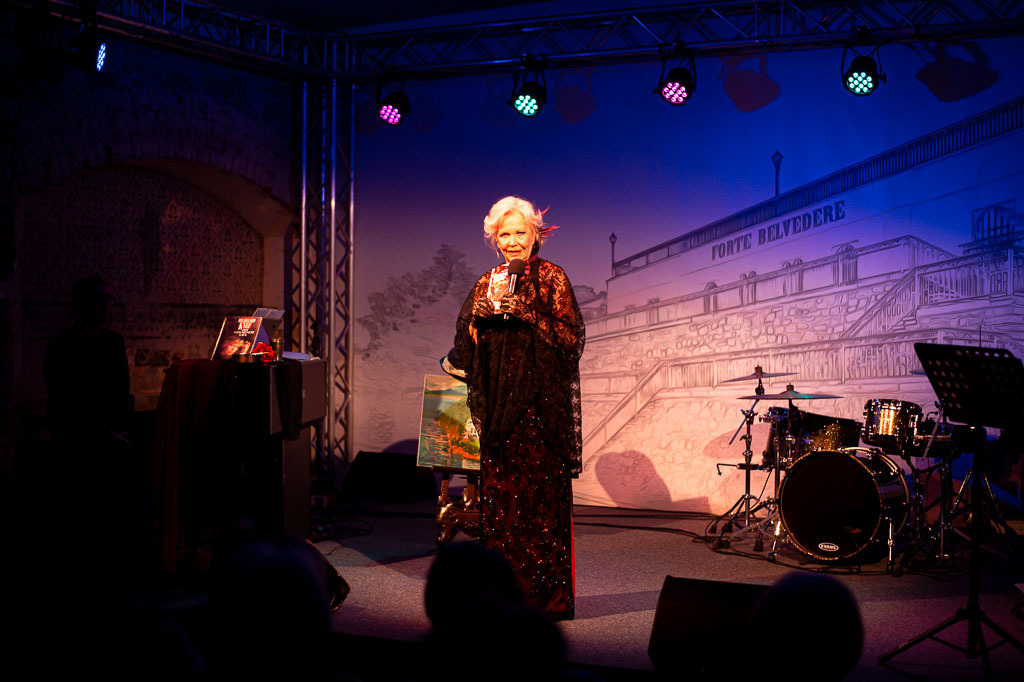 Konzert Dorit Gäbler | Dorit Gäbler im Forte Belvedere Leisnig zum Festival Hallo Leisnig 2022. - Realisiert mit Pictrs.com