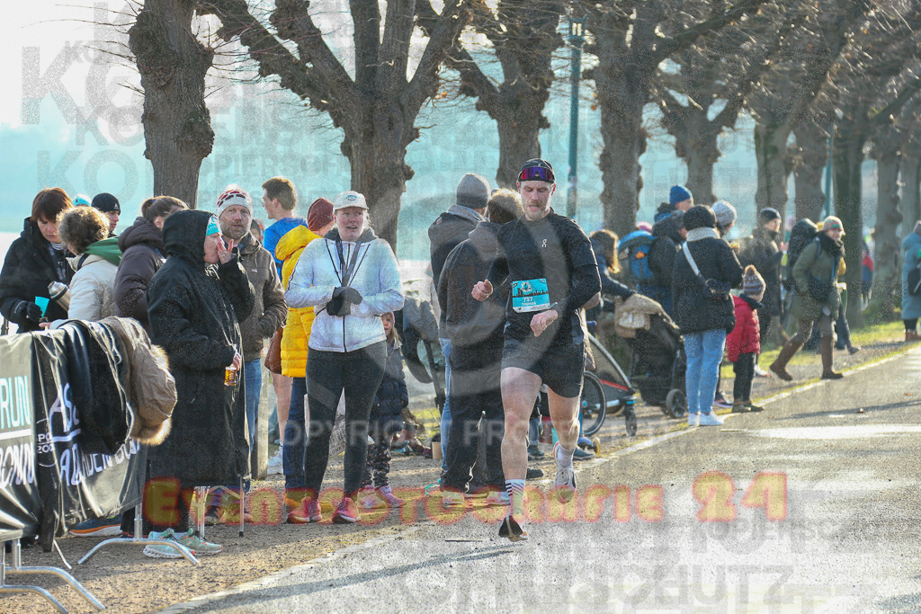 241231_1147_EX1_2530 | Sportfotografie im Rhein-Sieg Kreis, Köln, Bonn, NRW, Rheinland Pfalz, Hessen, etc. Unser Tätigkeitsfeld umfasst den Laufsport vom Volkslauf über den Marathon, Duathlon, Triathon bis zum Ultralauf wie Kölnpfad Ultra oder Schindertrail.