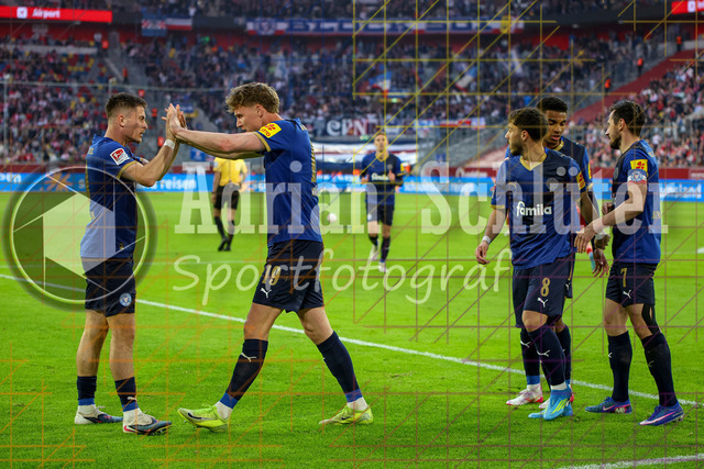 10.04.2026, GER, Fussball, Herren, 2. BL, Saison 2025/2026, Fortuna Düsseldorf - Holstein Kiel | Phil Harres (Kiel) Torjubel, jubelt mit seiner Mannschaft nach dem Treffer zum 0:1 