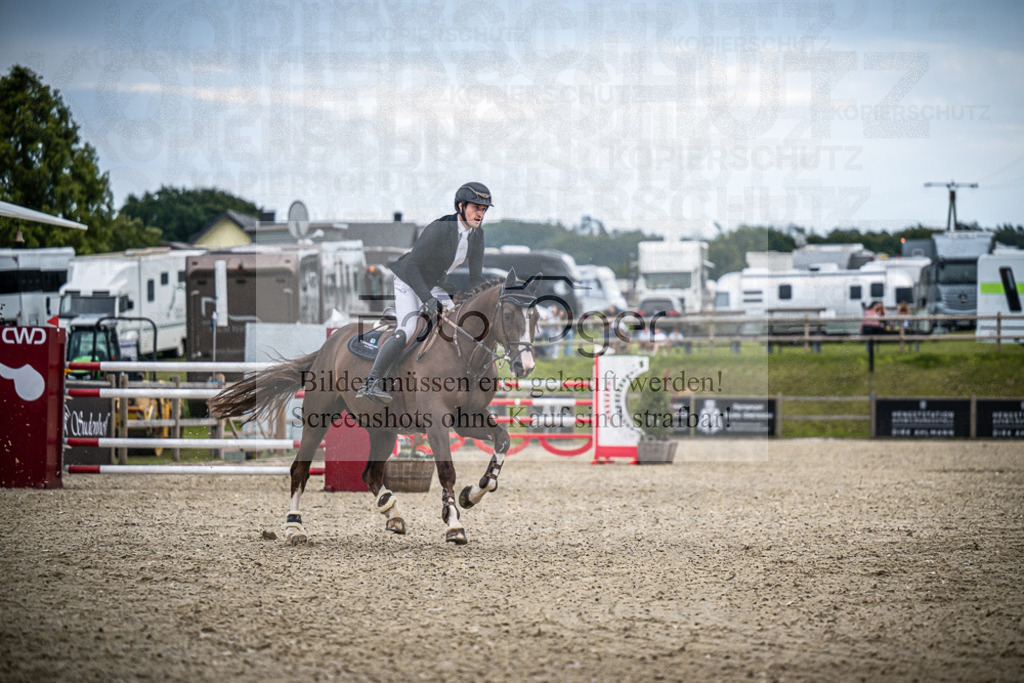 DOS_6347 | Entdecke hochwertige Reitturnierfotos von Foto Oger. Professionell, emotional und authentisch – jetzt Lieblingsmomente im Shop bestellen.Deutschlandweite Turnierfotografie. - Realisiert mit Pictrs.com