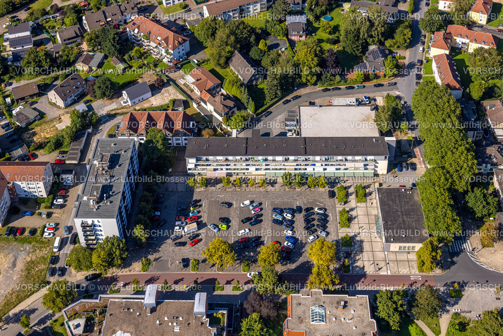 Hattingen240809864 | Luftbild, Einkaufszentrum mit Rewe Supermarkt an der Thingstraße, Marktplatz Welper mit Parkplatz und umgeben von Wohnhäusers, Welper, Hattingen, Ruhrgebiet, Nordrhein-Westfalen, Deutschland