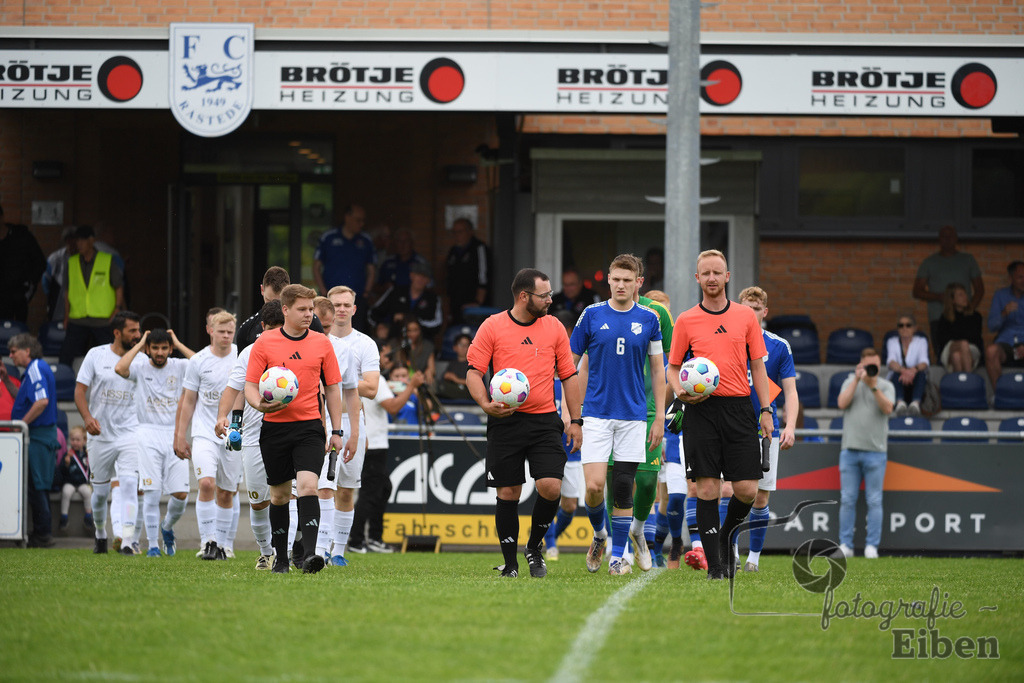 1. FC Nordenham-SV GOTANO | Kreispokal Finale Jade-Weser-Hunte 1. Mannschaften; 1.FC Nordenham (weiß)-SV GOTANO (blau) am 15.06.2025 in Rastede (Sportanlage Köttersweg), Photo: Philip Eiben 2025 - Realisiert mit Pictrs.com