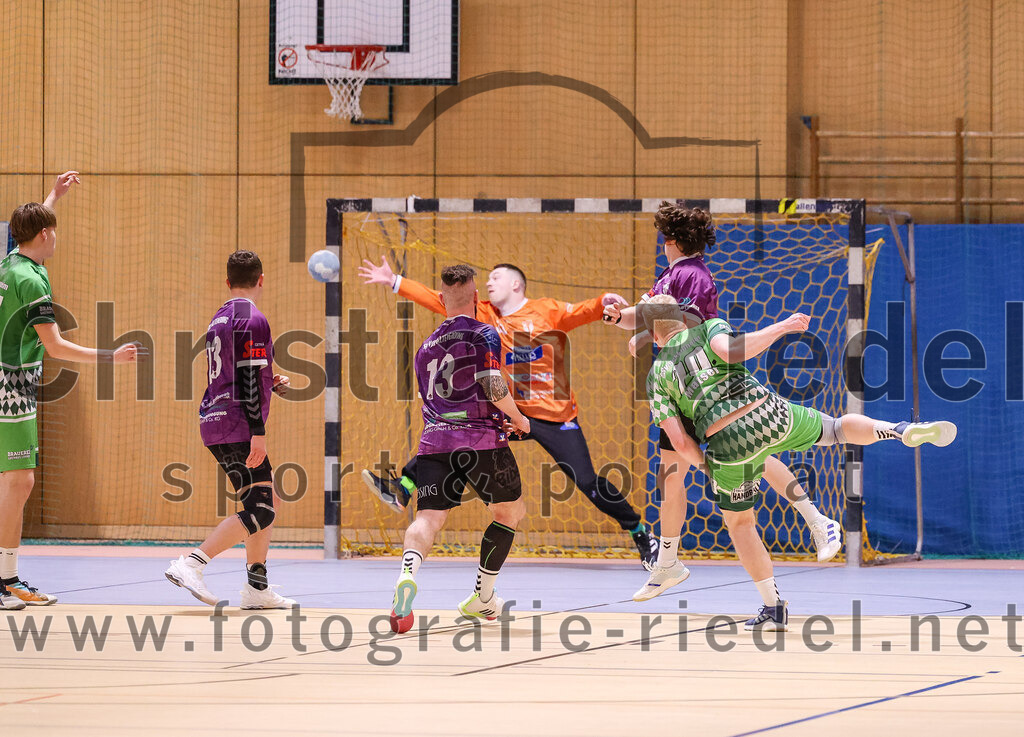 2025-03-15_070_SpVgg_Altenerding_gegen_TSV_Schleissheim | Erding, Deutschland, 15.03.2025:Handball, Bezirksoberliga Männer 2024 / 2025, 18. Spieltag, SpVgg Altenerding gegen TSV Schleißheim, Endergebnis: 32:27Moritz Sturm (SpVgg Altenerding, #23), Sebastian Forster (SpVgg Altenerding, #13), Torwart Ferdinand Mayer (SpVgg Altenerding, #33), Mike Matser (TSV Schleissheim, #20), Jabob Köhler (SpVgg Altenerding, #6)Foto: Christian Riedel / fotografie-riedel.net