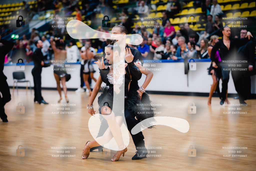 Hessen Tanzt WDSF International Open Latin 34th (34) Yevgen Golovchenko _ Evita Badt (Schwarz-Weiß-Club Pforzheim)-2025-05-18-3930 | Webshop for digital downloads and prints of dance sport, event & show photographer Julian Link - Realisiert mit Pictrs.com