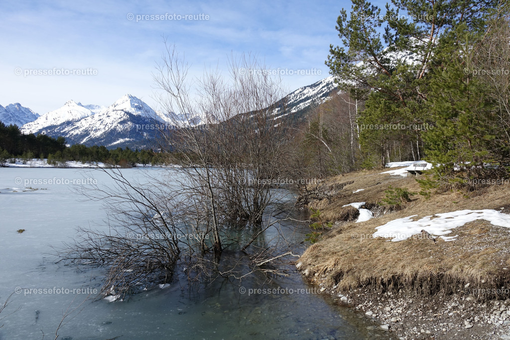 welltvi-Weissenbach_Baggersee-Winter_06032019-DSC06940 | Info aus dem Bezirk Reutte/Ausserfern Tirol sowie eine umfangreiche Bilddatenbank über die gesamte Region: Lechtal, Talkessel Reutte, Tannheimertal, Zwischentoren. Lech, Plansee, Zugspitze, Grenztunnel, B179, Fernpassstraße, Verkehr, Lawinen, Tradition, - Realisiert mit Pictrs.com