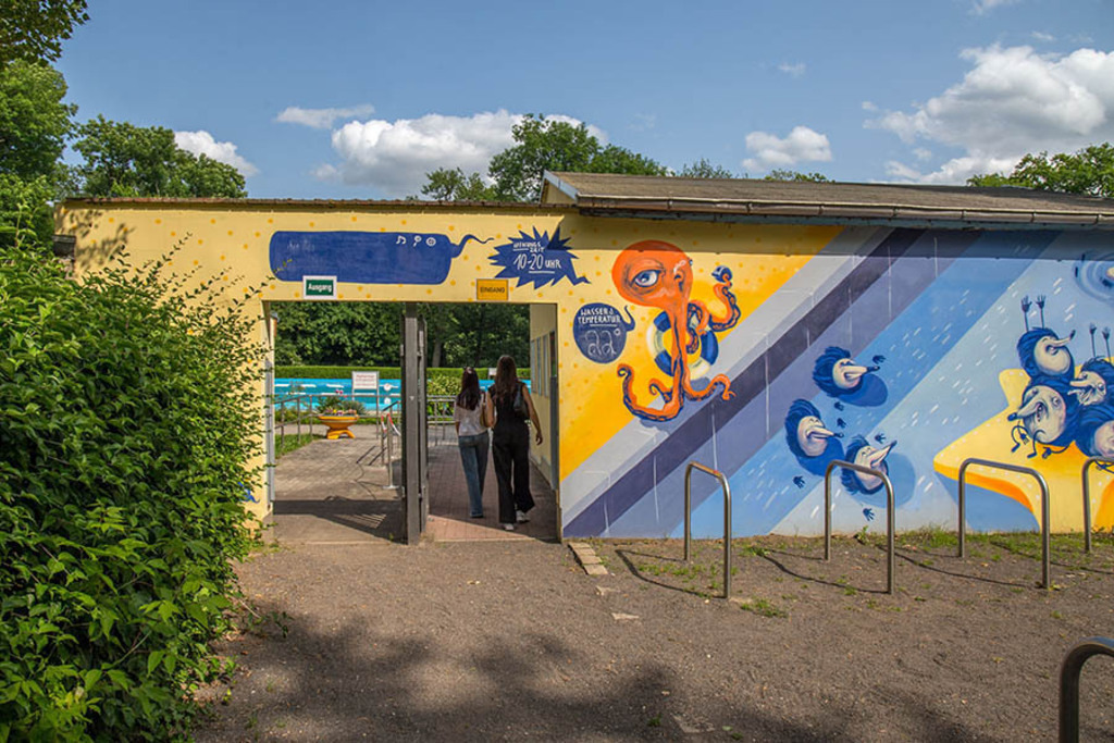 Volkspark Kleinzschocher - Sommerbad Kleinzschocher | Entdecke über 20 Kategorien Leipzig-Motive: Foto-Downloads, hochwertige Poster, Leinwand- & Fine-Art-Prints. Jetzt Lieblingsfoto im Bildlexikon Leipzig Shop bestellen!