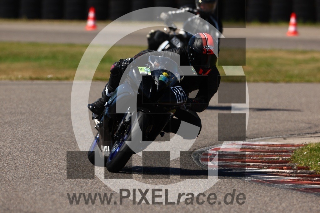 0085-20250530_00991 | Schöne Erinnerungen an spannende Momente - das festzuhalten ist unser Job. PIXELrace.de ist seit 2003 auf den Rennstrecken Europas unterwegs um die Action draußen beim Fahren und die wunderbare Stimmung imm Fahrerlager für euch einzufangen.