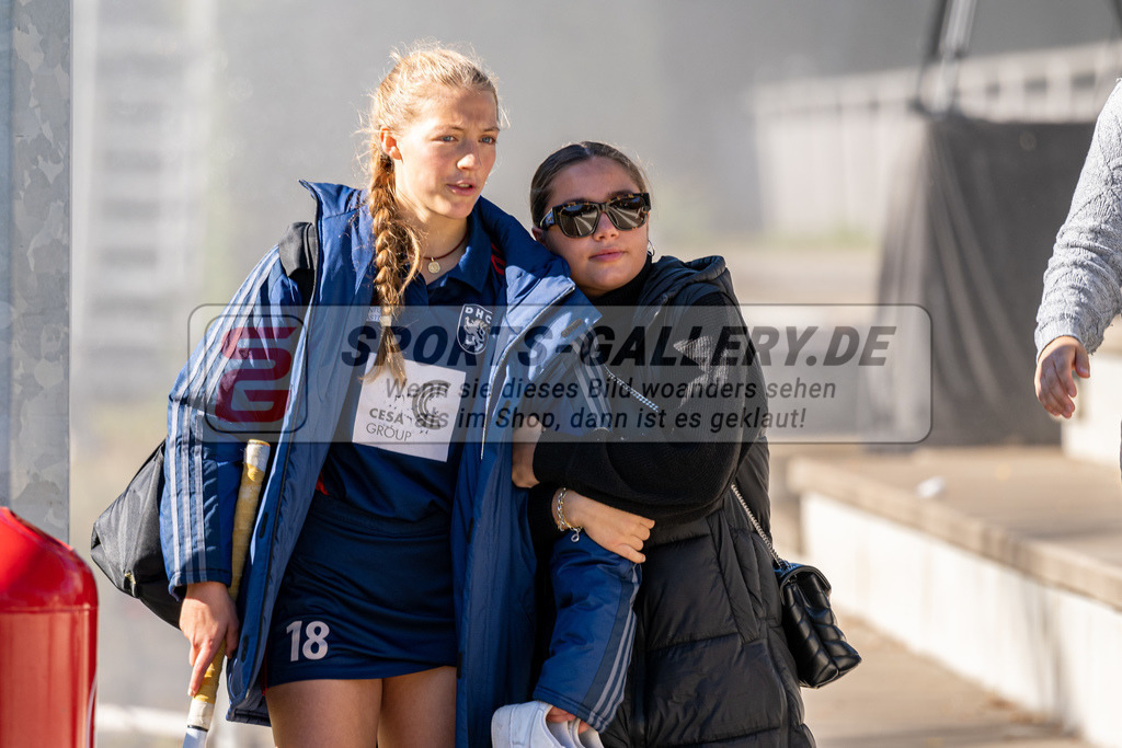 SFE_20221009_0142 | 1. Bundesliga Hockey Damen Rot-Weiss Köln - Düsseldorfer HC am 09.10.2022 in Köln (KTHC Stadion Rot-Weiss Köln Tennis and Hockey Club), Photo: Stephan Fehrmann 2022 (Sports-Gallery),Sophia Schwabe ( Düsseldorfer HC #18 )