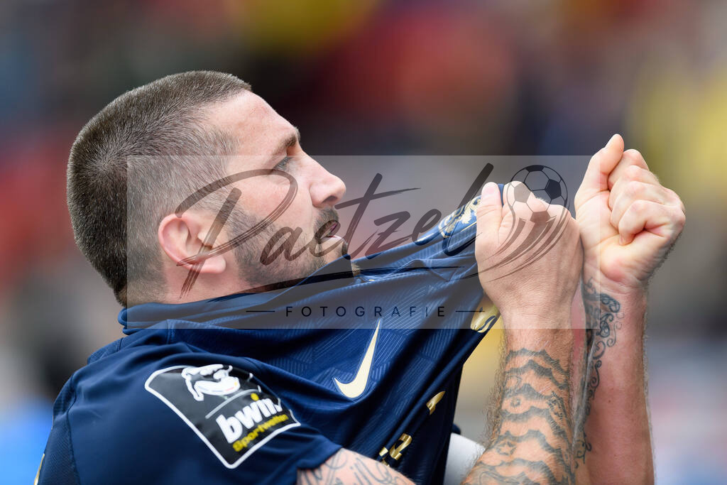 EBSTSV20210828_073 | Fussball, Herren: Sascha Moelders (TSV 1860 Muenchen) Torjubel, jubelt nach seinem Treffer zum 0:1 beim Spiel der 3. Liga zwischen Eintracht Braunschweig und TSV 1860 Muenchen im Eintracht-Stadion am 28.08.2021 in Braunschweig, Deutschland.DFB / DFL REGULATIONS PROHIBIT ANY USE OF PHOTOGRAPHS AS IMAGE SEQUENCES AND/OR QUASI-VIDEO. - Realisiert mit Pictrs.com