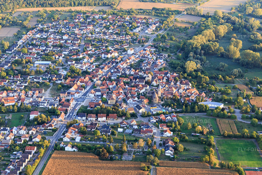 Luftbild: Ortsansicht aus Norden im Ortsteil Stettfeld in Ubstadt-Weiher im Bundesland Baden-Württemberg in Deutschland. – Foto: IMG_111575.jpg vom 09.09.2018 durch Werner Riehm/FLY-FOTO.de – Auflösung des Originals: 5472 x 3648 px