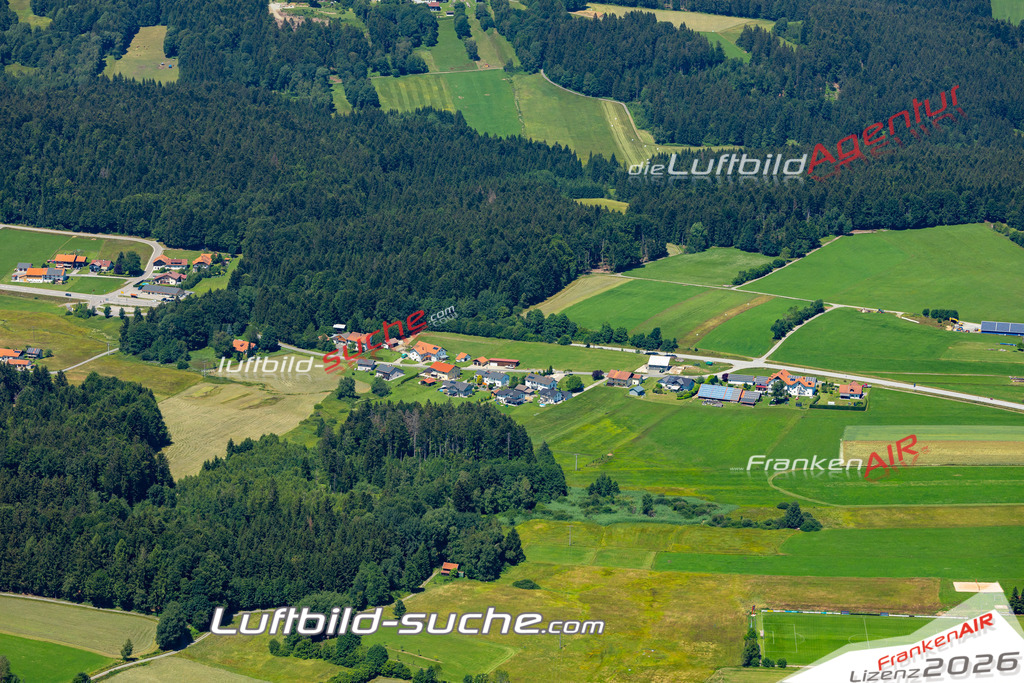 Aktuelles Luftbild von Freundorf Schöfweg - Die Luftaufnahme wurde 2022 mittels UL-Flugzeug erstellt ( keine Drohne ) - hochauflösende Kamera-Systeme von  Canon -Beste Qualität - Für grossformatige Ausdrucke geeignet. Die Geschenkidee !