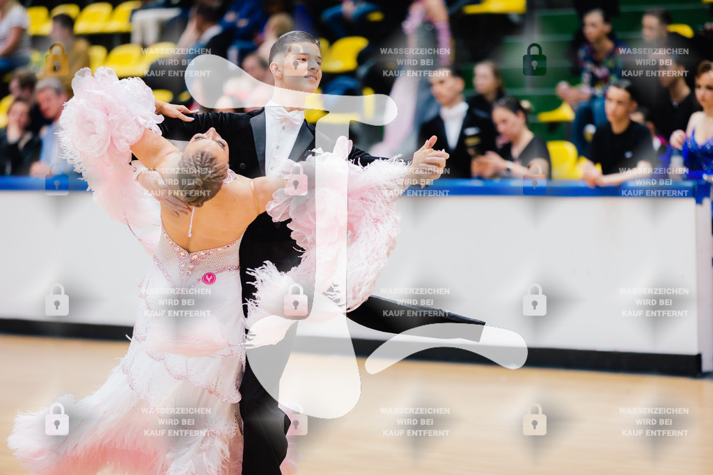Hessen Tanzt WDSF International Open Standard 8th (32) Dmytrii Forostianov _ Helene Novalee Tilgert (Grün-Gold-Club Bremen)-2025-05-17-8839 | Webshop for digital downloads and prints of dance sport, event & show photographer Julian Link - Realisiert mit Pictrs.com