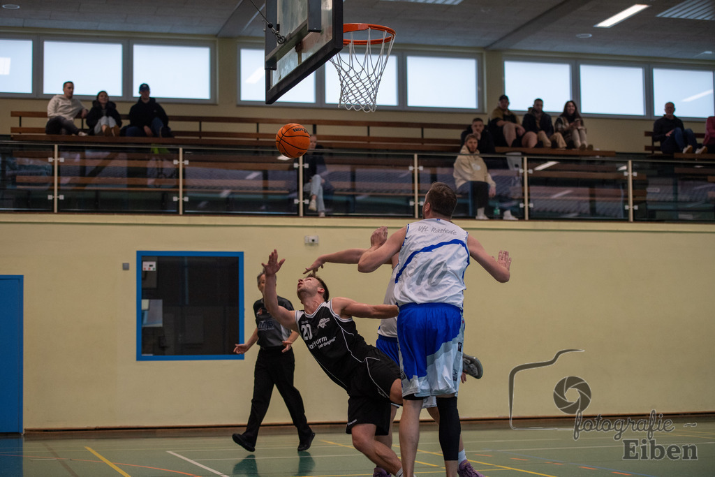 VFL Rastede 2-VfL Edewecht Wattworms | VFL Rastede II (weiß)-VfL Edewecht Wattworms (schwarz) am 18.02.2024; in Kleibrok (Sporthalle Zur-Windmühlen-Straße), Photo: Philip Eiben 2024 - Realisiert mit Pictrs.com