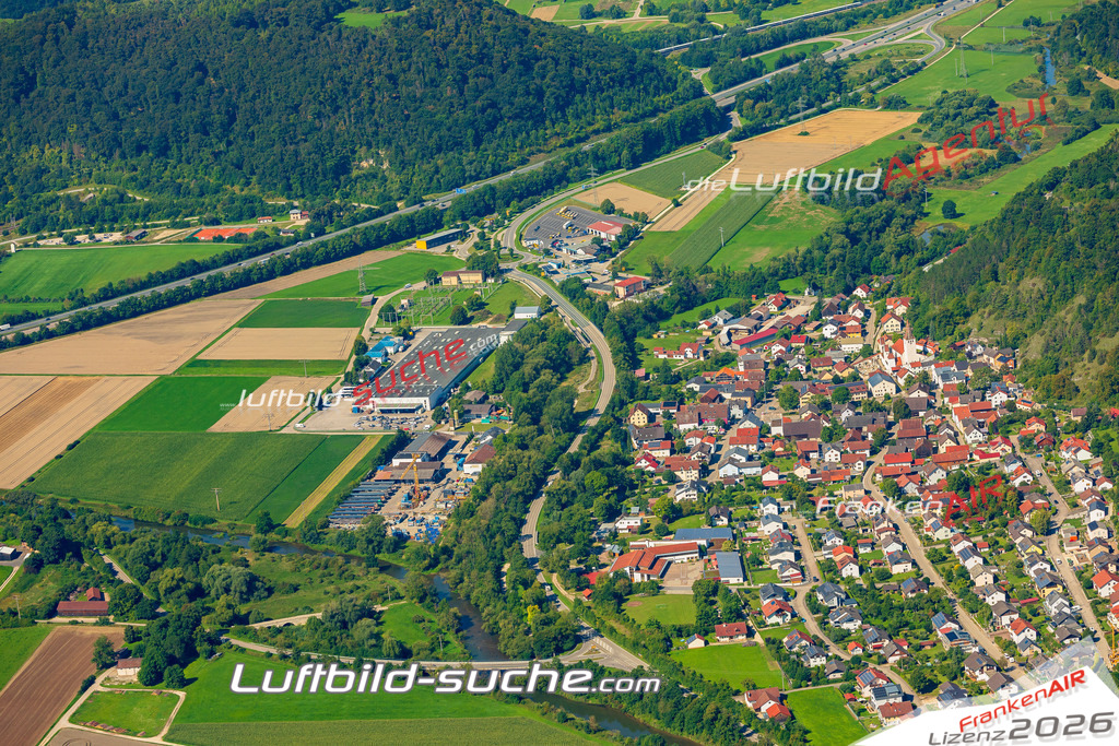 Luftaufnahme von Kinding - Die Luftaufnahme wurde 2025 vom UL-Flugzeug heraus erstellt ( keine Drohne ) - Hochauflösende Luftaufnahme - für professionelle Ausdrucke geeignet. Die Geschenkidee !Mit Lizenz und Bildrechte bestellbar