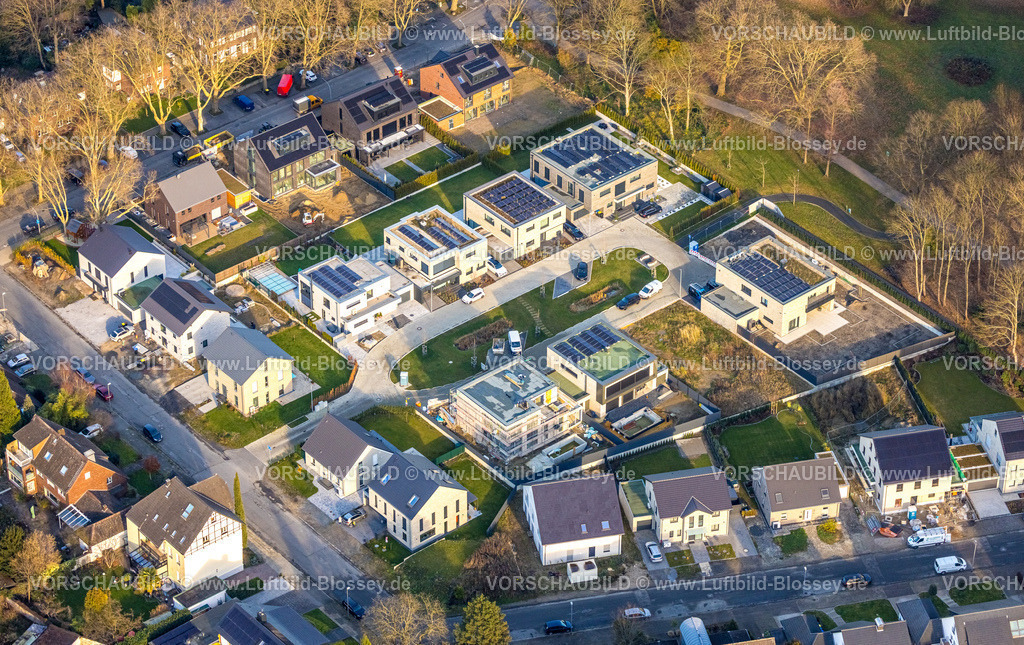 Herne251203463 | Luftbild, Baugebiet mit Neubau Am Stadtgarten Ecke Schäferstraße für ein Wohnquartier mit Solardächern, Waldgebiet, ehemaliger Sportplatz Schaeferstraße II, Herne-Mitte, Herne, Ruhrgebiet, Nordrhein-Westfalen, Deutschland