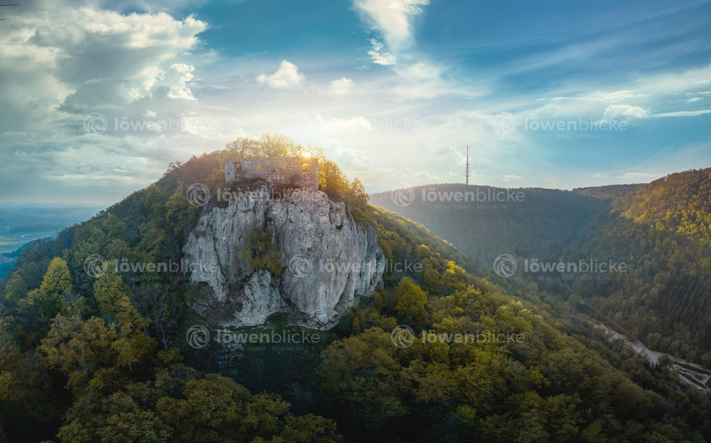 Burgruine Rosenstein bei Sonnenaufgang im Mai | löwenblicke | shop