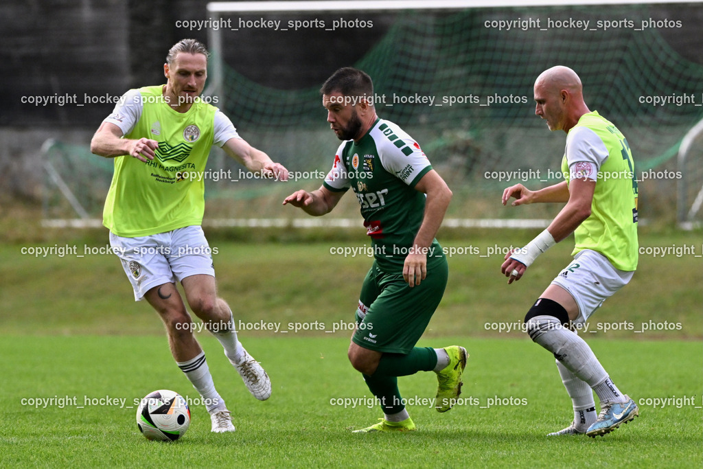 WSG Radenthein vs. SV Rapid Lienz | #3 Max Unterwandling WSG Radenthein, #18 Uros Palibrk Rapid Lienz, #12 Stefan Rauter WSG Radenthein, WSG Radenthein vs. SV Rapid Lienz, WSG Radenthein vs. SV Rapid Lienz am 30.08.2025 in Radenthein (Sportplatz Radenthein), Austria, (Photo by Bernd Stefan)