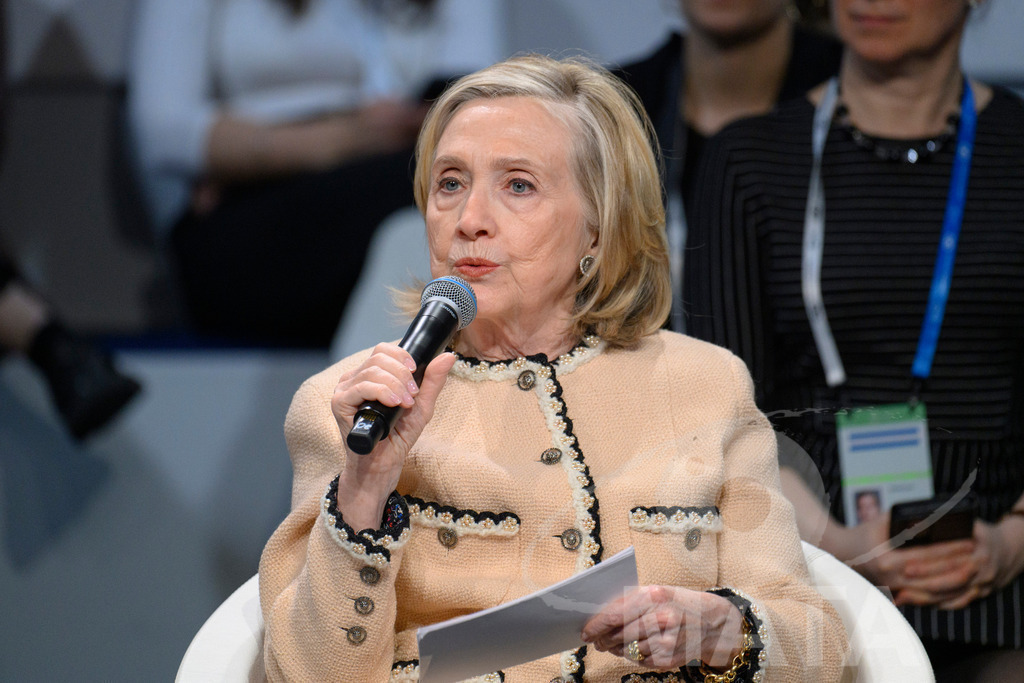 _DWA0233 | Die US-Politikerin Hillary Clinton auf der Veranstaltung Girls Just Want to Have Fundamental Rights: Fighting the Global Pushback im Rahmen der Münchner Sicherheitskonferenz 2026. München, 14.02.2026 Bayern Deutschland - Realisiert mit Pictrs.com