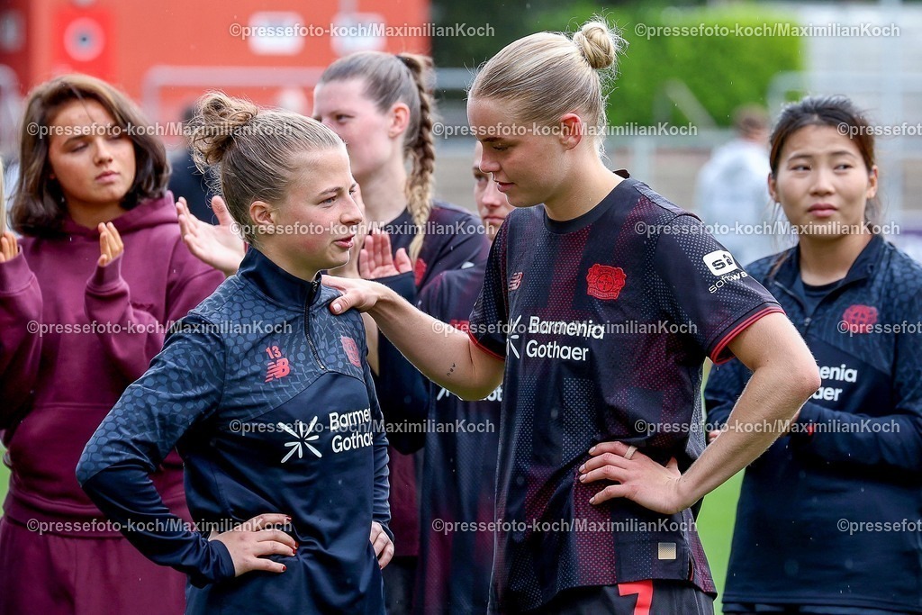xsscx17052601058 | 17.05.2026, xsscx, Frauen Fussball, Bayer 04 Leverkusen - Werder Bremen, 1. Fussball Bundesliga, 26. Spieltag, Ulrich-Haberland-Stadion, Saison 2025 2026: Kristin Kögel (Bayer Leverkusen #11) und Cornelia Kramer (Bayer Leverkusen #07) DFB regulations prohibit any use of photographs as image sequences and or quasi-video. Photo: xSandraxScherningxPressefotoKochx