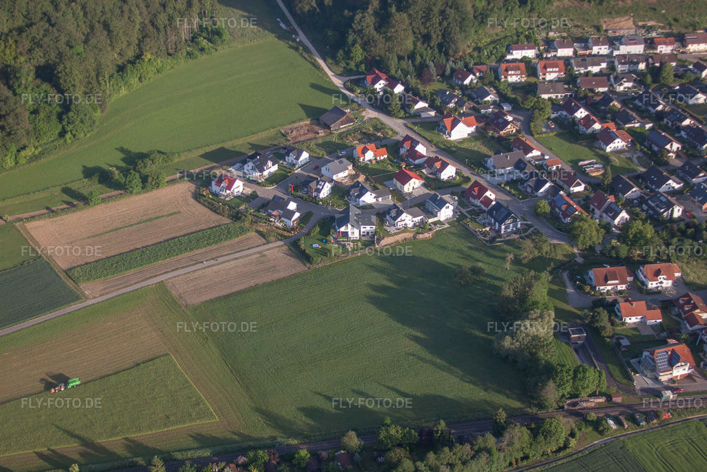 Luftbild: Brielgasse im Ortsteil Schmiechen in Schelklingen im Bundesland Baden-Württemberg in Deutschland. Foto: IMG_67106.jpg vom 08.06.2014 durch Werner Riehm/FLY-FOTO.de