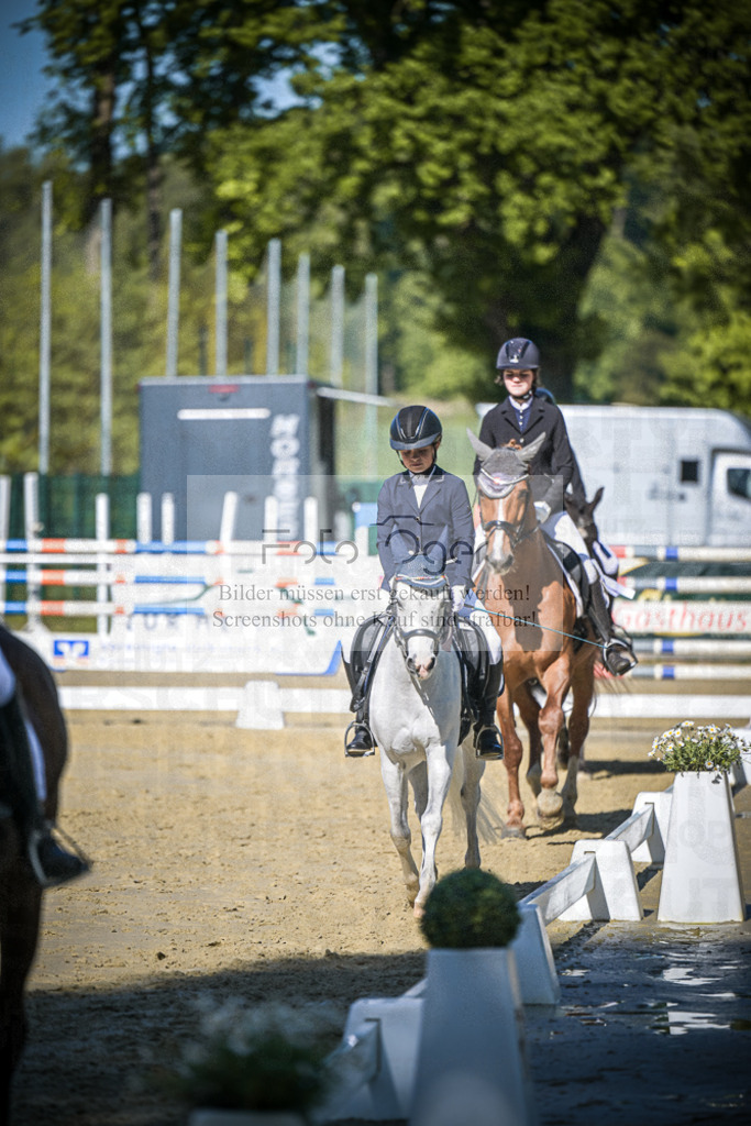 DOS_3958 | Entdecke hochwertige Reitturnierfotos von Foto Oger. Professionell, emotional und authentisch – jetzt Lieblingsmomente im Shop bestellen.Deutschlandweite Turnierfotografie. - Realisiert mit Pictrs.com