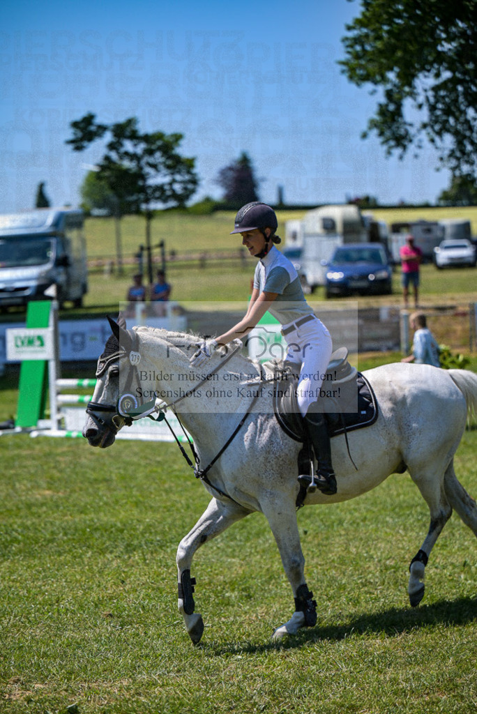 Reitturnier Voxtrup | Entdecke hochwertige Reitturnierfotos von Foto Oger. Professionell, emotional und authentisch – jetzt Lieblingsmomente im Shop bestellen.Deutschlandweite Turnierfotografie. - Realisiert mit Pictrs.com