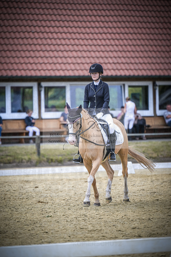 DOS_8537 | Entdecke hochwertige Reitturnierfotos von Foto Oger. Professionell, emotional und authentisch – jetzt Lieblingsmomente im Shop bestellen.Deutschlandweite Turnierfotografie. - Realisiert mit Pictrs.com