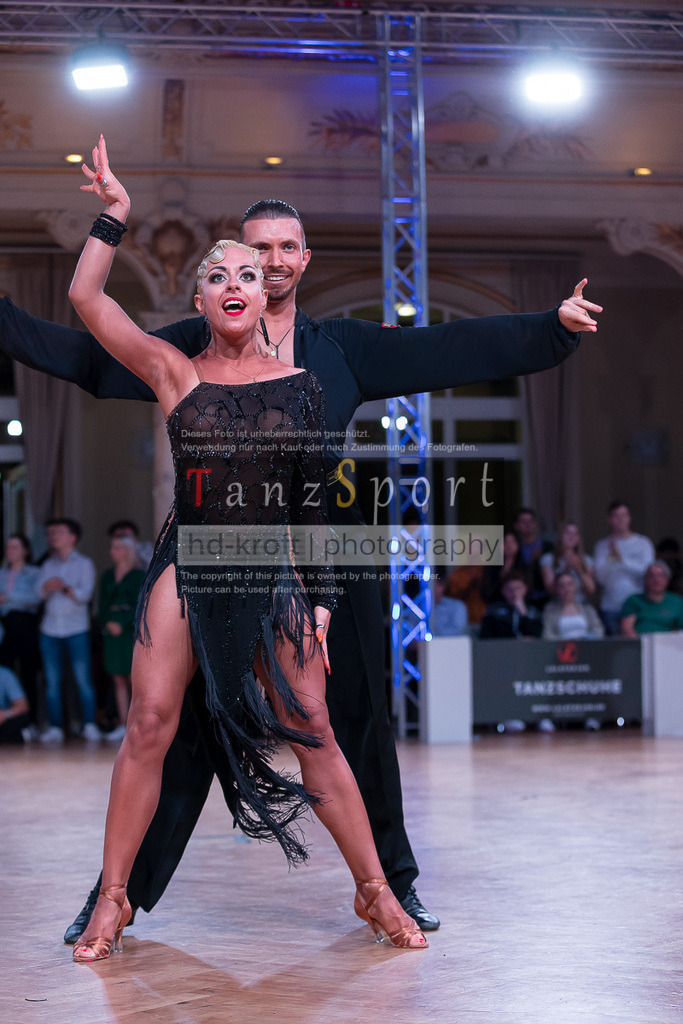 20240706_WDSF_WO_Latin_12216 | Tanzsportbilder, Standardtanz, Lateintanz, WDSF, DTV, LTVB, dancecomp, goc, hessen tanzt, blaues band der spree, walzer, tango, wiener walzer, slowfox, quickstepp, samba, rumba, cha-cha-cha, paso doble. jive, hd-kroft photography, turniertanzsport