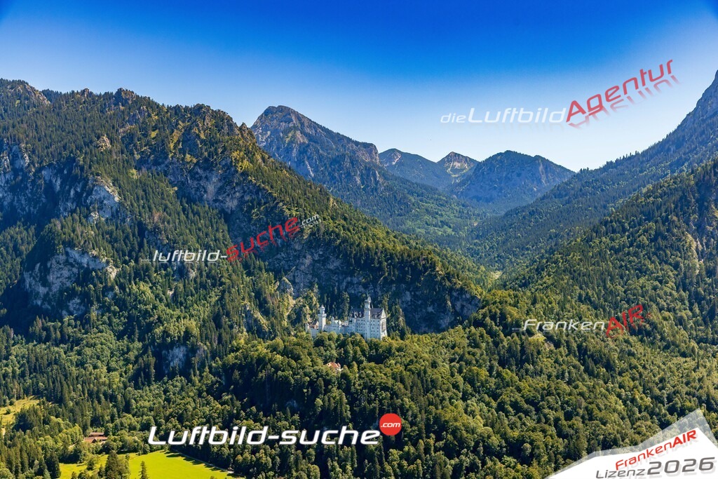 Schrägluftbild  Schloss Neuschwanstein  Schwangau - Das Luftbild wurde 2025 vom UL-Flugzeug heraus erstellt ( keine Drohne ) - Hochauflösende Luftaufnahme -Nicht vergleichbar mit Google Maps oder Satelittenbilder- Die Geschenkidee !Mit Lizenz und Bildrechte bestellbar