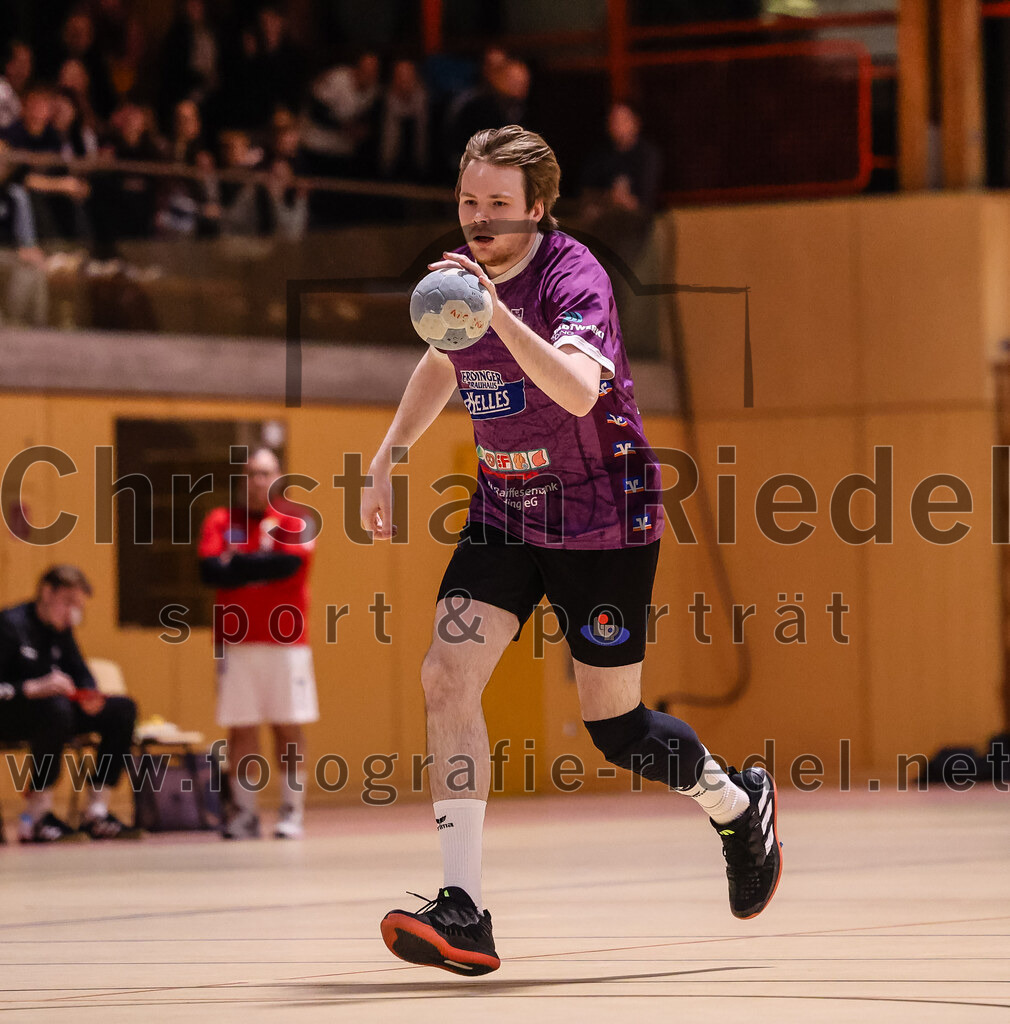 2025-02-15_066_SpVgg_Altenerding_gegen_SVW_Burghausen | Erding, Deutschland, 15.02.2025:Handball, Bezirksoberliga Männer 2024 / 2025, 16. Spieltag, SpVgg Altenerding gegen SVW Burghausen, Endergebnis: 32:31Niklas Fleps (SpVgg Altenerding, #17)Foto: Christian Riedel / fotografie-riedel.net