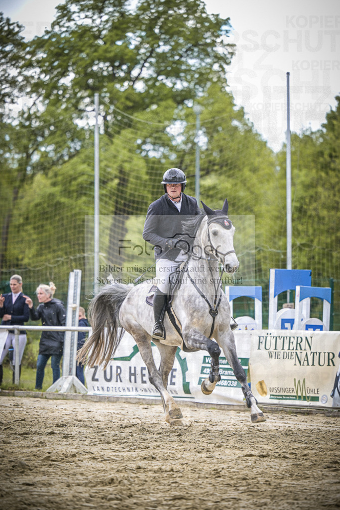 DOS_1974 | Entdecke hochwertige Reitturnierfotos von Foto Oger. Professionell, emotional und authentisch – jetzt Lieblingsmomente im Shop bestellen.Deutschlandweite Turnierfotografie. - Realisiert mit Pictrs.com