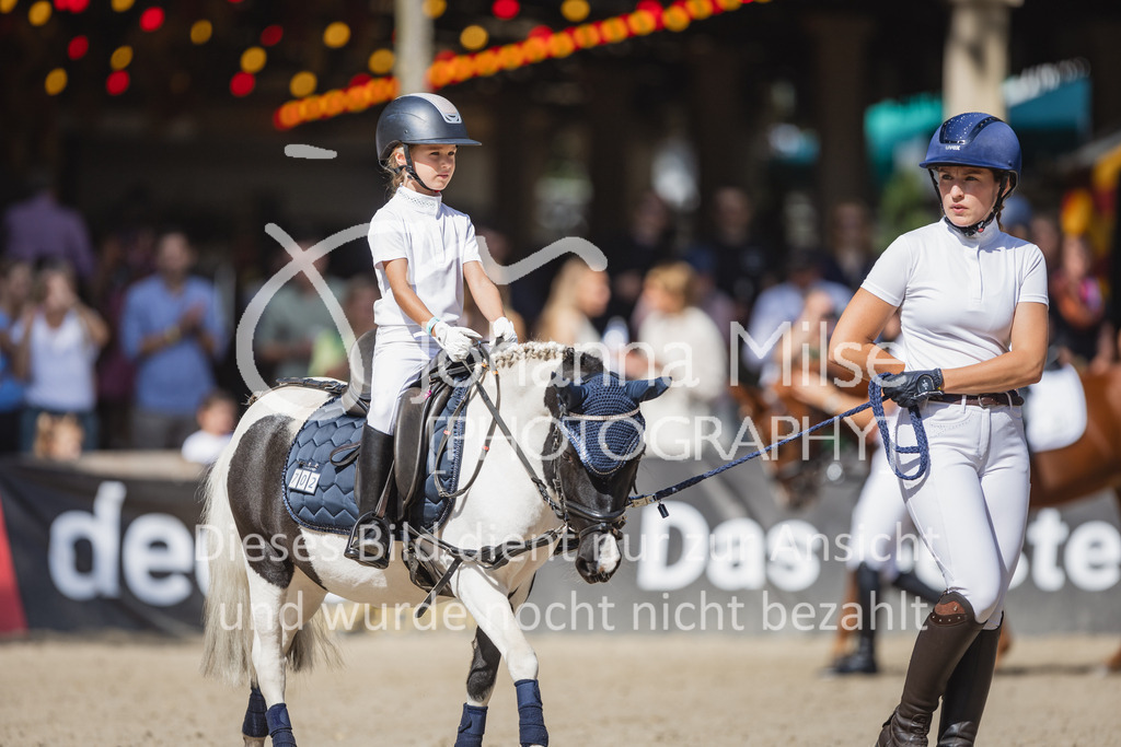 230910_OWLCh_Führzügel-110 | Deine schönsten Turniermomente als professionelle Fotos! Entdecke hochwertige Pferdesport-Fotografie im Online-Shop. Jetzt Fotos finden & bestellen!