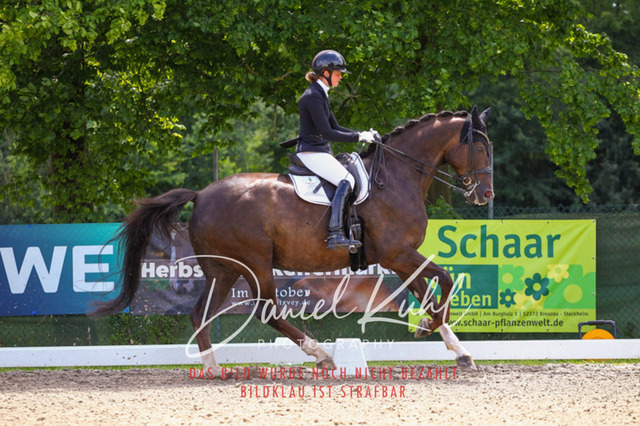 DKP40957 | Turnierfotos kaufen im Webshop von Daniel Kuhl Photography – entdecke professionelle Reitsportfotos aus Turnieren & Events. Hochwertige Turnierbilder online bestellen & sichern. Jetzt Fotos von Reitsportturnieren kaufen!
