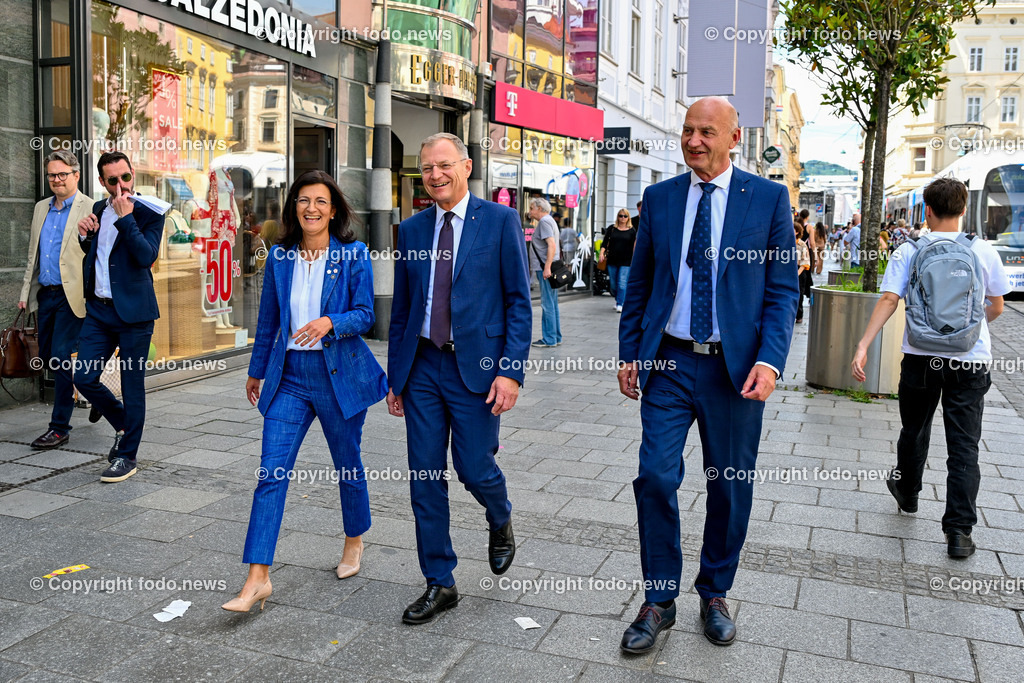 Pressekonferenz OoeVP stellt personelle Weichen_ 05.07.2024-50 | 05.07.2024, Linz, AUT, Pressekonferenz OoeVP stellt personelle Weichen - Verlaesslich fuer Oberoesterreich, im Bild Margit Angerlehner (VP, LAbg.), LH Thomas Stelzer (VP, Landeshauptmann Ooe), Christian Doerfel (VP, LAbg., Klubobmann, Bgm. Steinbach an der Steyr)