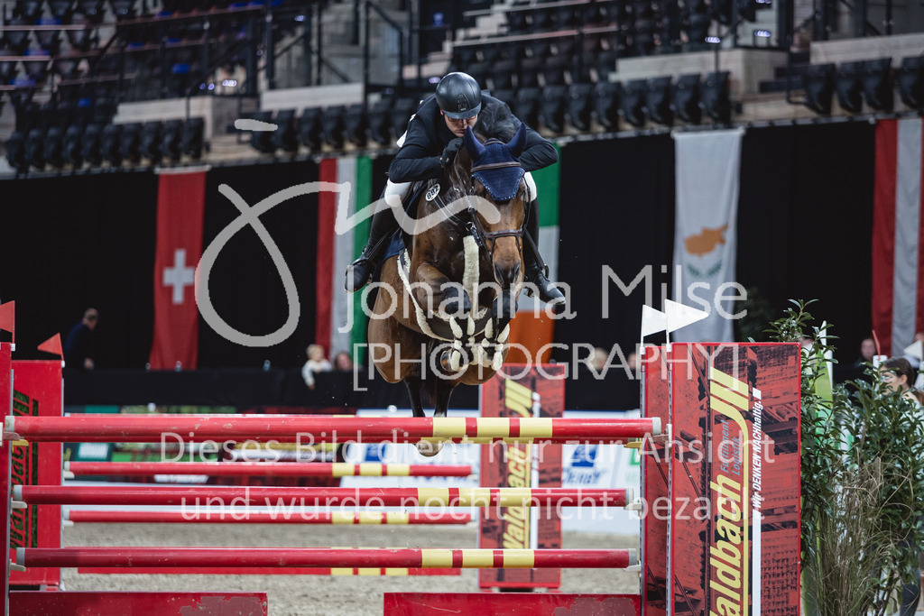231028_Oldenburg_S1-Spr_Amateure-134 | Deine schönsten Turniermomente als professionelle Fotos! Entdecke hochwertige Pferdesport-Fotografie im Online-Shop. Jetzt Fotos finden & bestellen!