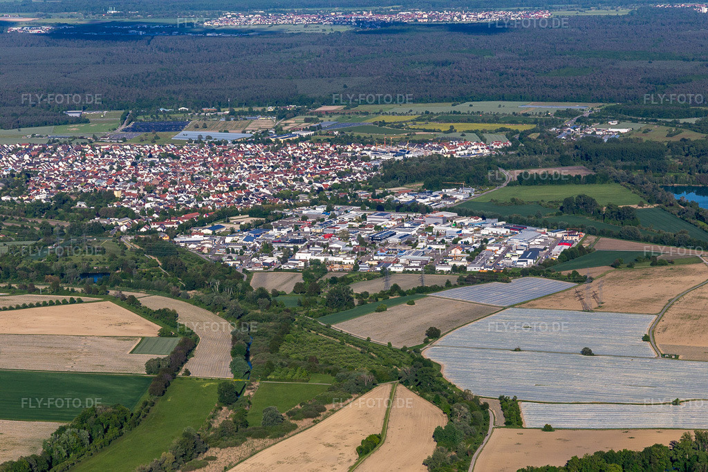 Luftbild: Industriegebiet im Ortsteil Eggenstein in Eggenstein-Leopoldshafen im Bundesland Baden-Württemberg in Deutschland. Foto: IMG_126736.jpg vom 28.05.2021 durch Werner Riehm/FLY-FOTO.de