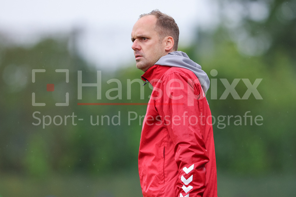 Fussball, Aufstiegsrunde Regionalliga Nord, 1. FC Germania Egestorf-Langreder - SV Todesfelde | Björn Sörensen (Trainer, SV Todesfelde) Portrait, Nahaufnahme, Einzelfoto, Einzelbild