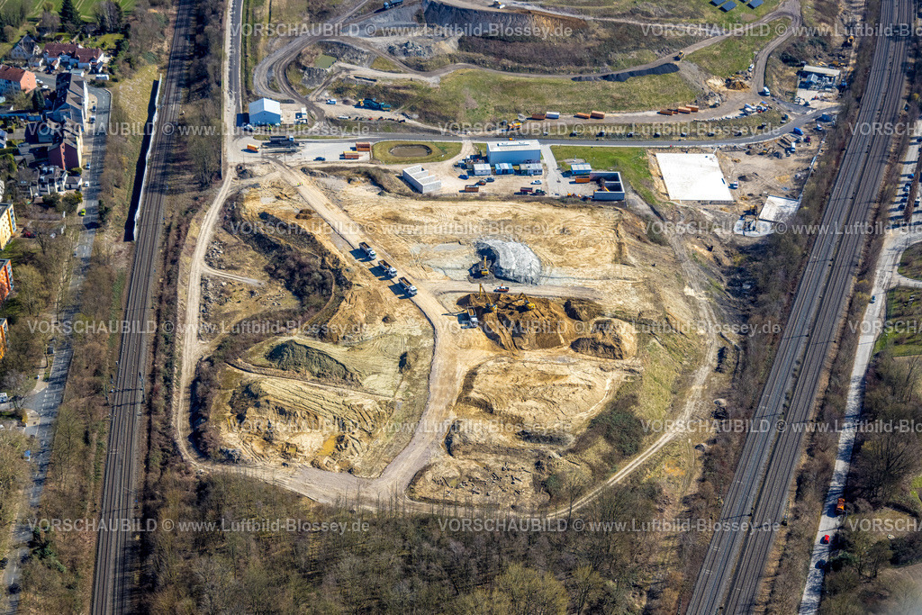 Bochum250301731 | Luftbild, Baustelle für Solarpark auf der ehemaligen Zentraldeponie, Kornharpen-Voede-Abzweig, Bochum, Ruhrgebiet, Nordrhein-Westfalen, Deutschland