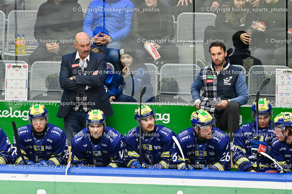 EC IDM WÄRMEPUMPEN VSV vs. Steinbach Black Wings Linz | Spielerbank EC VSV, Herbert Hohenberger Sportdirektor EC VSV, Marco Pewal Assistant Coach EC VSV, EC IDM WÄRMEPUMPEN VSV vs. Steinbach Black Wings Linz, EC IDM WÄRMEPUMPEN VSV vs. Steinbach Black Wings Linz am 28.11.2025 in Villach (Stadthalle Villach), Austria, (Photo by Bernd Stefan)