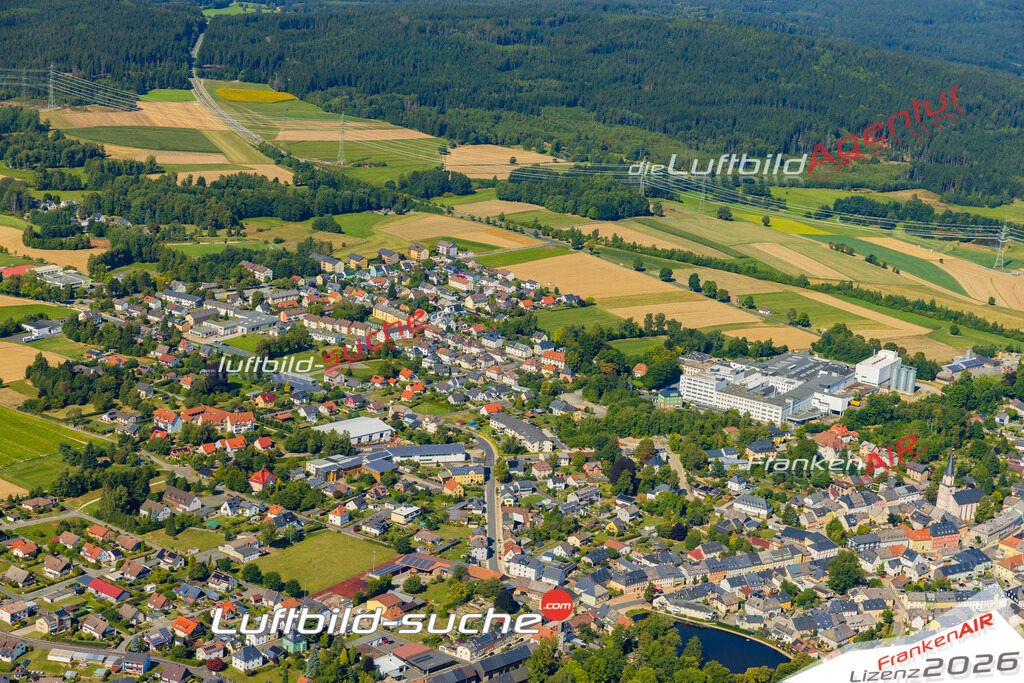 Luftaufnahme von Kirchenlamitz - Die Luftaufnahme wurde 2025 vom UL-Flugzeug heraus erstellt ( keine Drohne ) - Hochauflösende Luftaufnahme - für professionelle Ausdrucke geeignet. Die Geschenkidee !Mit Lizenz und Bildrechte bestellbar