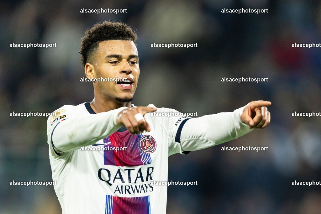 9L6A1027 | Joie des joueurs de l'equipe de Paris Saint-Germain (PSG) apres le but de Désiré Doué #14 (PSG) - Realisiert mit Pictrs.com