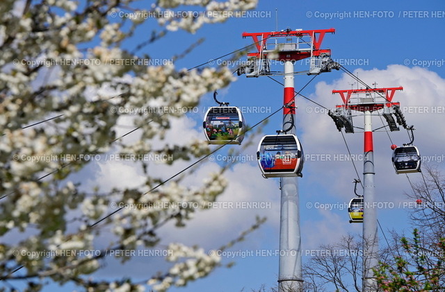 20230414-2254-eroeffnung-buga-mannheim-HENFOTO | 14.04.2023 Bundesgartenschau BUGA 2023 MANNHEIM bis 8.10.2023 Impressionen Eröffnungstag Gondel BAUHAUS und BUGA der Seilbahn die Spinelli Park mit Luisenpark verbindet Leitthema Klima Umwelt Energie Nahrung (Foto: Peter Henrich) - Realisiert mit Pictrs.com