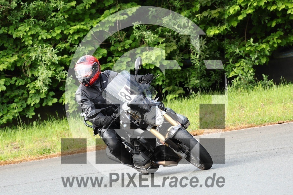 0084-20240505_11242 | Schöne Erinnerungen an spannende Momente - das festzuhalten ist unser Job. PIXELrace.de ist seit 2003 auf den Rennstrecken Europas unterwegs um die Action draußen beim Fahren und die wunderbare Stimmung imm Fahrerlager für euch einzufangen.