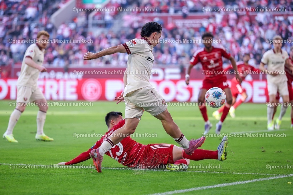 F9524042601041 | 24.04.2026, Fußball, Fortuna Düsseldorf - SC Dynamo Dresden, 2. Fußball Bundesliga, Herren, Merkur Spiel-Arena, 31. Spieltag, Saison 2025 2026: Jason Ceka (Dynamo Dresden #07) im Zweikampf gegen  Shinta Appelkamp&nbsp;(Fortuna Düsseldorf #23) DFB regulations prohibit any use of photographs as image sequences and or quasi-video.