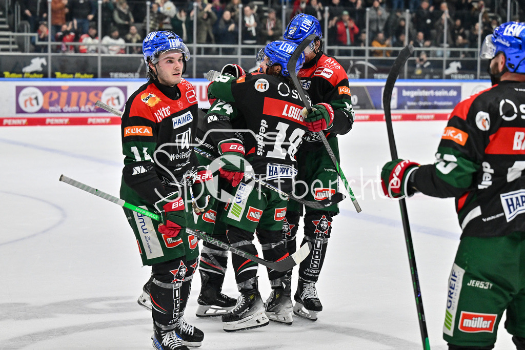 Augsburger Panther - Nürnberg Ice Tigers | Freude bei den Augsburger Panther nach dem Heimsieg gegen Nuernberg / DEL: Augsburger Panther - Nuernberg Ice Tigers, Curt Frenzel Stadion am 03.01.2025