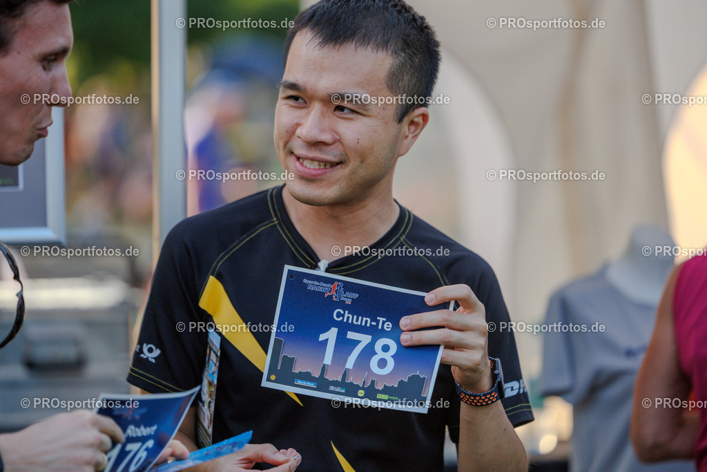Sparda-Bank Nachtlauf Bonn; Bonn, 18.06.2025 | Impressionen vom Sparda-Bank Nachtlauf Bonn am 18.06.2025 in Bonn (Nordrhein-Westfalen). 