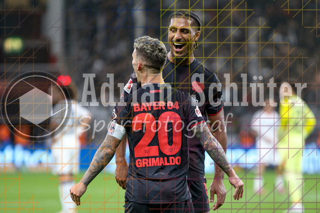 Bayer 04 Leverkusen vs Eintracht Frankfurt - Bundesliga  | Leverkusen, Deutschland, 12.09.25:   Alejandro Grimaldo (Bayer 04 Leverkusen) Torjubel, jubelt nach seinem Treffer zum 3:1 mit Loic Bade (Bayer 04 Leverkusen) waehrend des Spiels der Bundesliga zwischen  Bayer 04 Leverkusen vs Eintracht Frankfurt in der BayArena(Foto von Brauer-Fotoagentur / Adrian Schlueter)