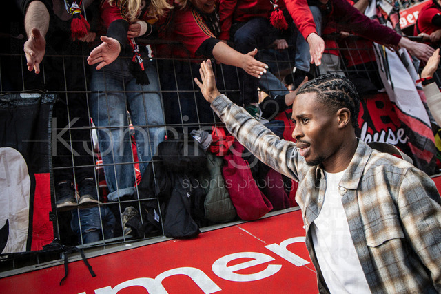 German Bundesliga, Bayer 04 Leverkusen vs. Hamburger SV, 16.05.2026 | LEVERKUSEN, GERMANY - MAY 16, 2026 :  Nathan Tella (Bayer 04 Leverkusen, 23) says goodbye to the fans after the German Bundesliga match on gameday 34 between Bayer 04 Leverkusen vs. Hamburger SV at BayArena on May 16, 2026 in Leverkusen, Germany. DFL REGULATIONS PROHIBIT ANY USE OF PHOTOGRAPHS AS IMAGE SEQUENCES AND/OR QUASI-VIDEO.
